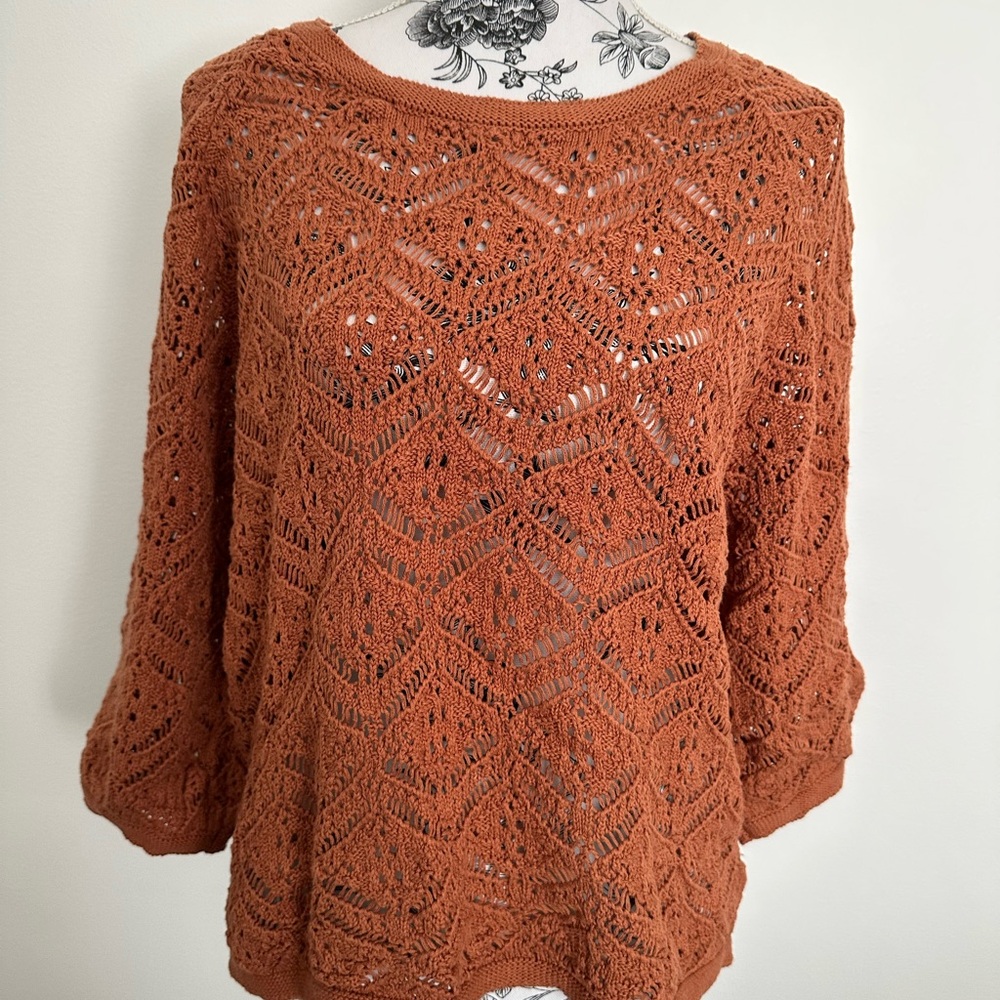Simply Vera Vera Wang open knit crochet 3/4 sleeve caramel top